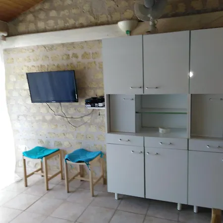 Le Clos Des Romarins Camelia Belmontet